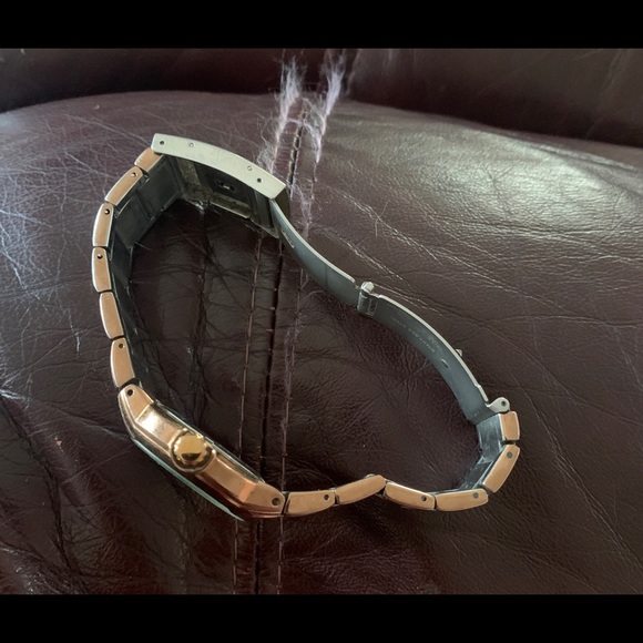 Men's Two-Tone Fossil Watch: Bold Style for Every Moment - Picture 4 of 7